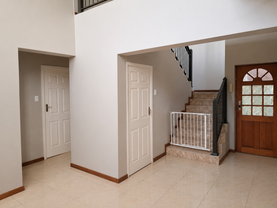 To Let 3 Bedroom Property for Rent in Hillside Free State